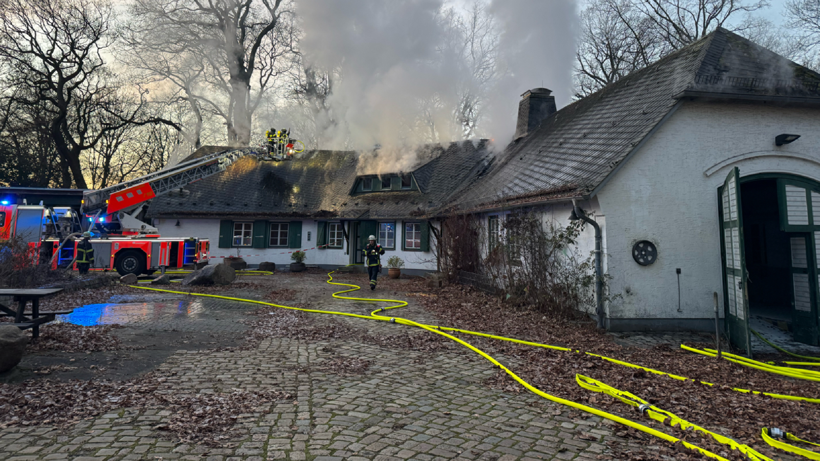 Dachstuhlbrand in leerstehendem Haus