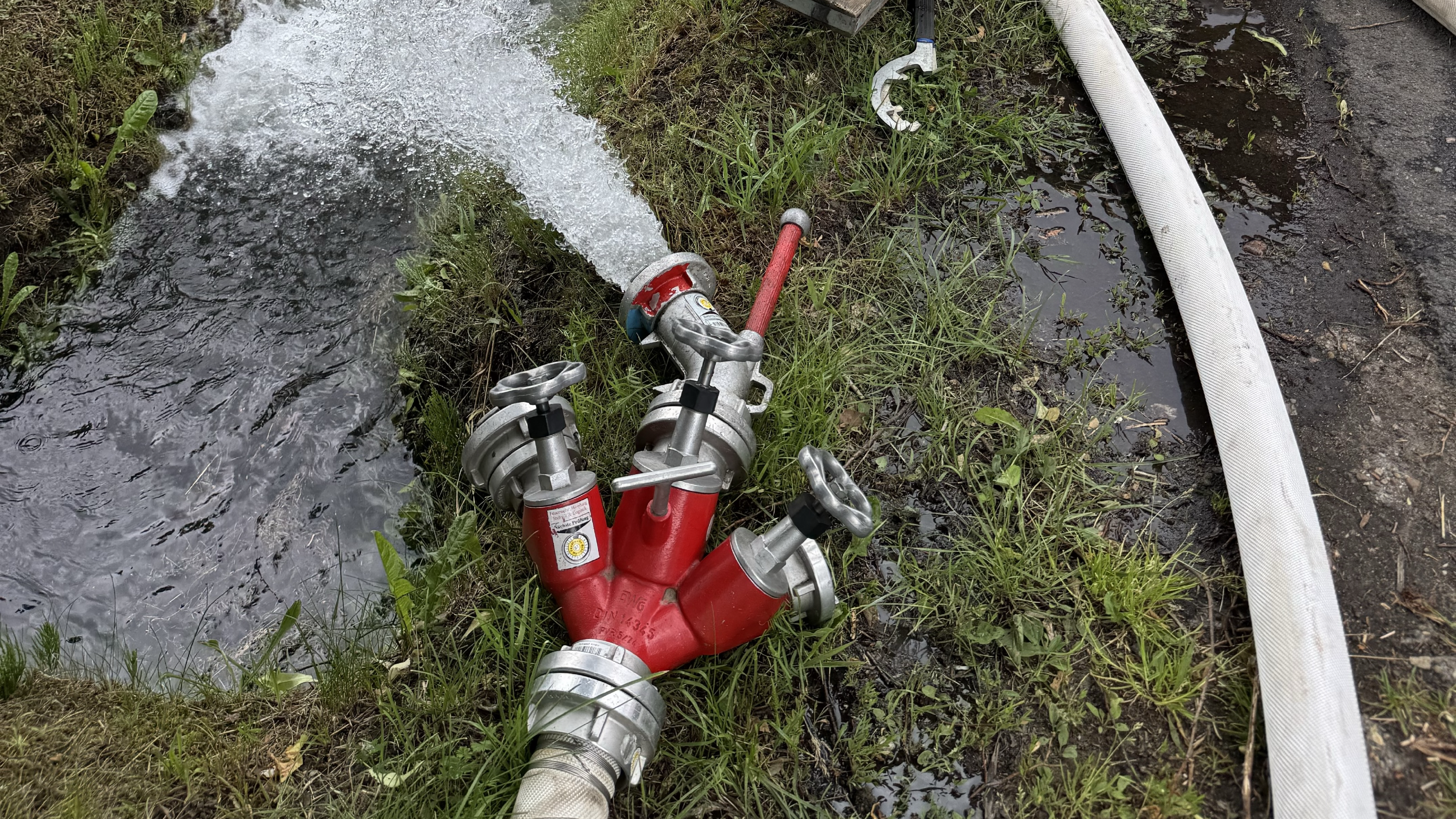 Keller vollständig unter Wasser - Premiere für den Spannungswarner